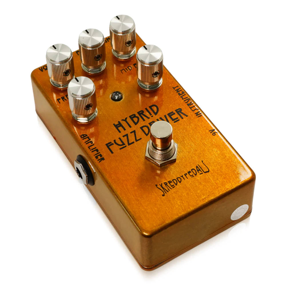 Skreddy Pedals Hybrid Fuzz Driver ファズ エフェクター フットスイッチ側サイドからのアングル