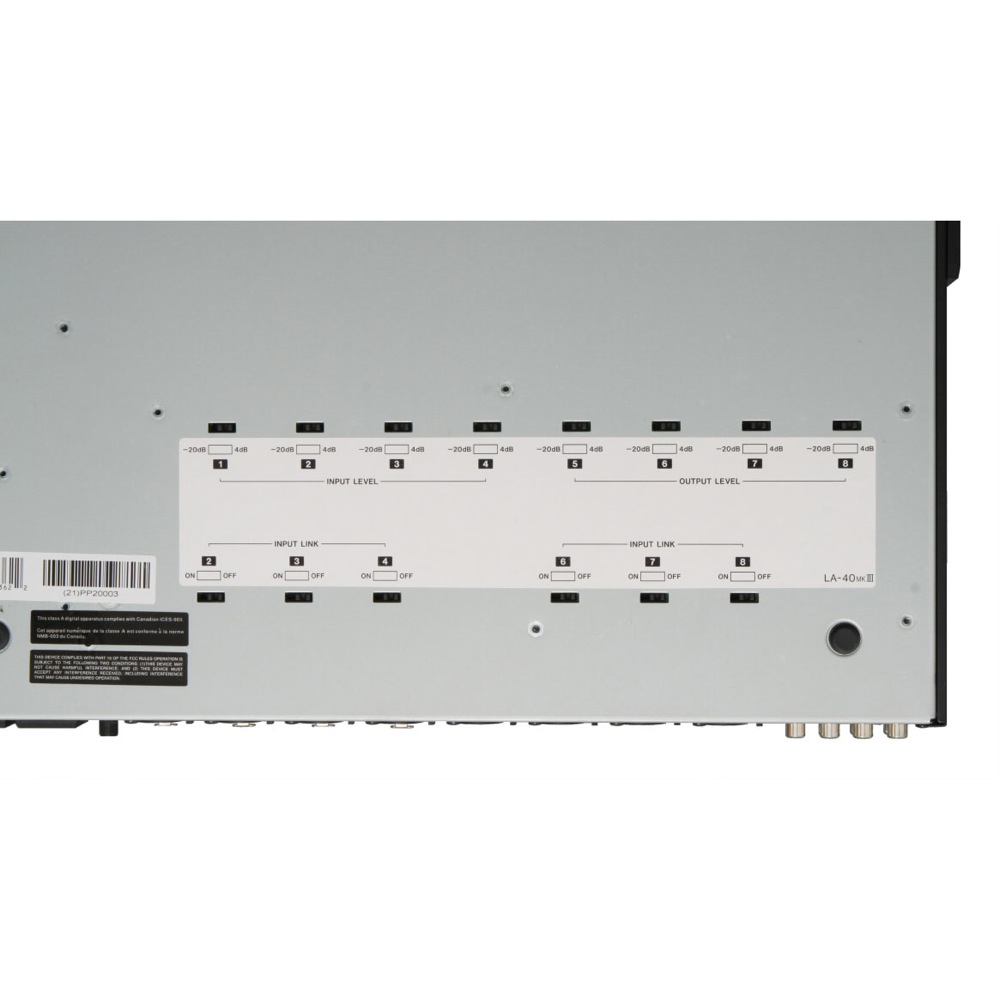 TASCAM（タスカム） LA-40MKIII アンバランス バランス ラインコンバーター 底面にはバランス規定入出力レベル（＋4dBu/－20dBu）の切り換えをスイッチを装備