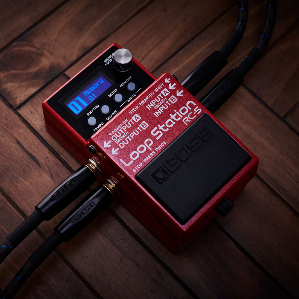 BOSS（ボス） RC-5 Loop Station（ループステーション） ルーパー エフェクター ケーブルを接続した状態・全体像