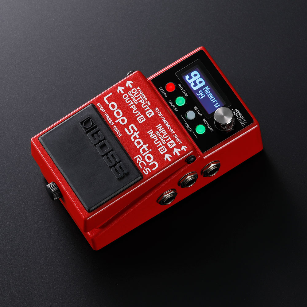 BOSS（ボス） RC-5 Loop Station（ループステーション） ルーパー エフェクター 斜め・全体像・右側面には2つのインプット端子と外部コントローラー用の端子を配置