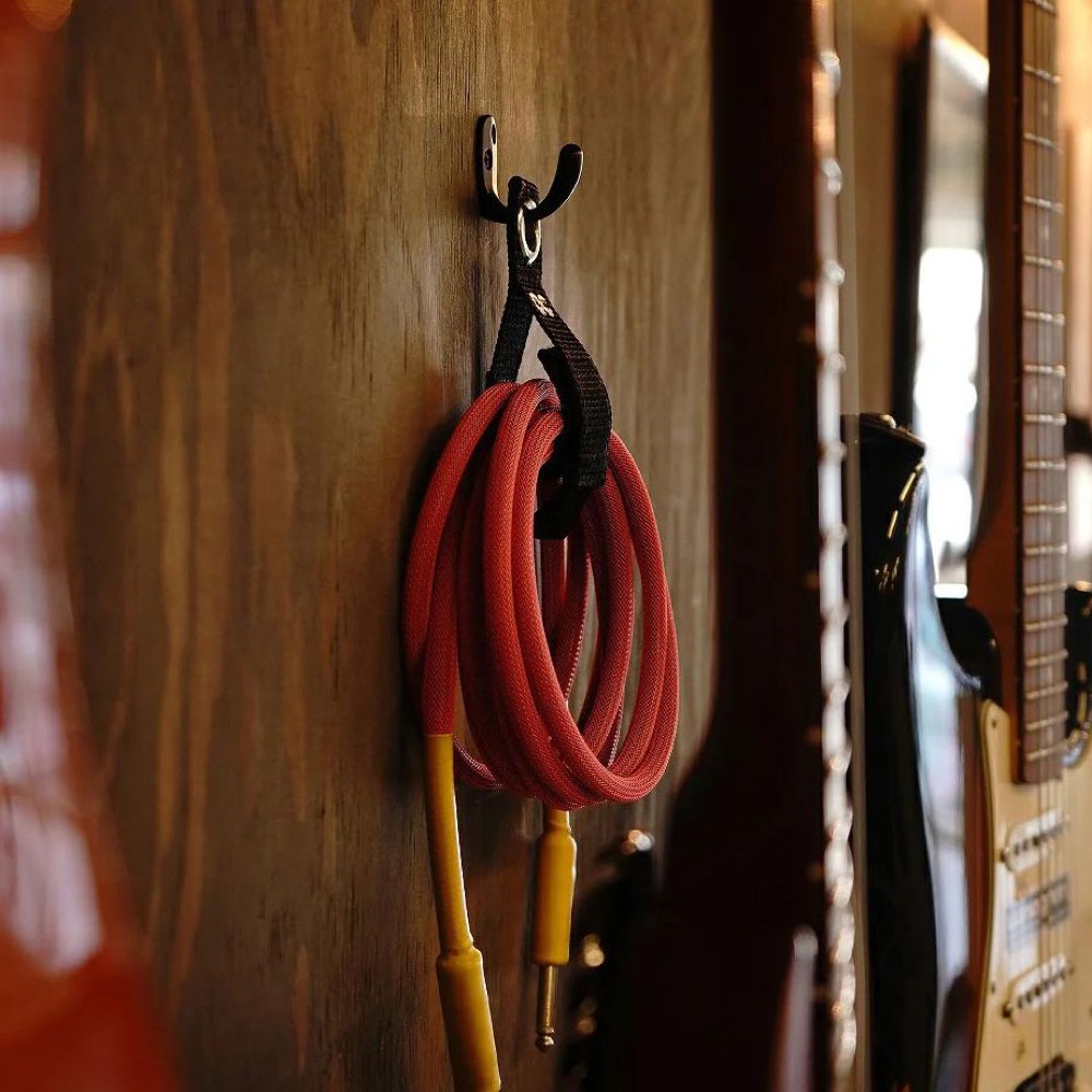 One Control Cable Hang ONE 10本セット ケーブルタイ 壁にかけて使用した画像