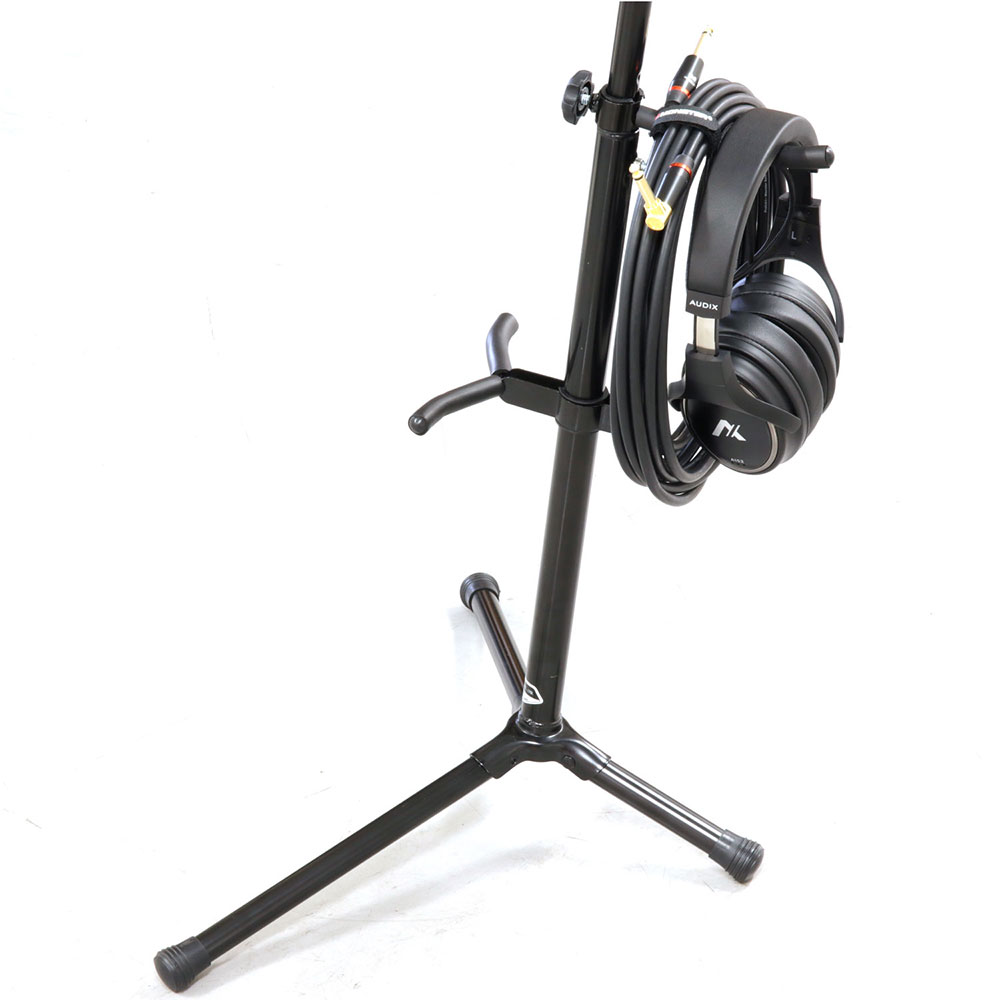 KIKUTANI GS-250 ギタースタンド ストラップハンガー使用例画像 ケーブル、ヘッドホンをかけた画像