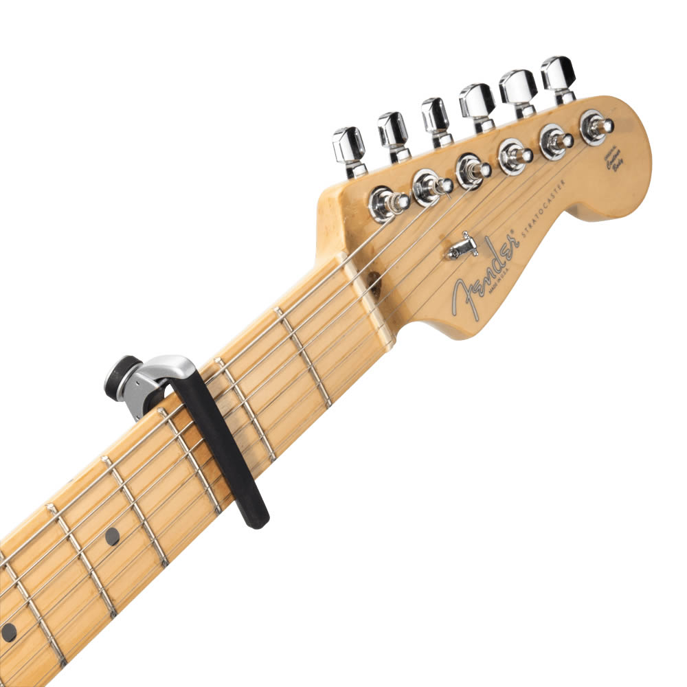 Planet Waves by D’Addario PW-CP-19S Pro plus capo Silver ギターカポ 使用イメージ画像