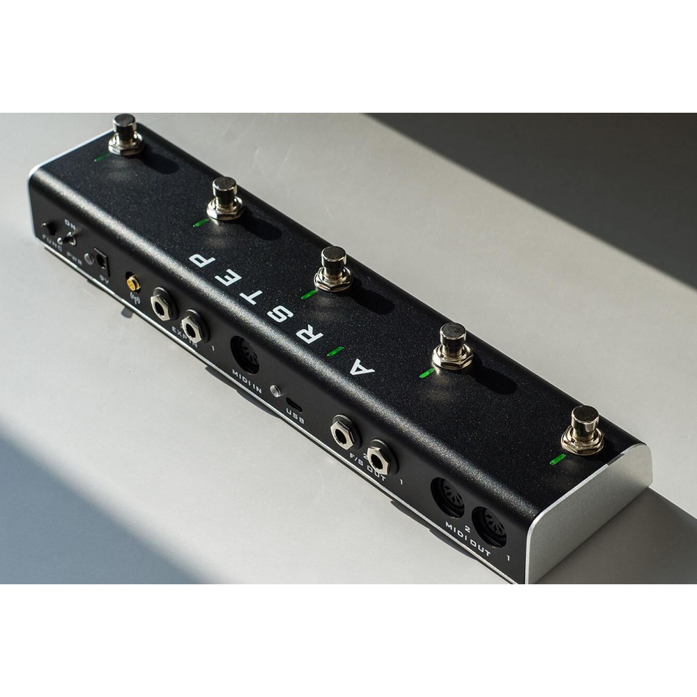 XSONIC AIRSTEP スマートマルチ フットコントローラー 斜めアングル画像