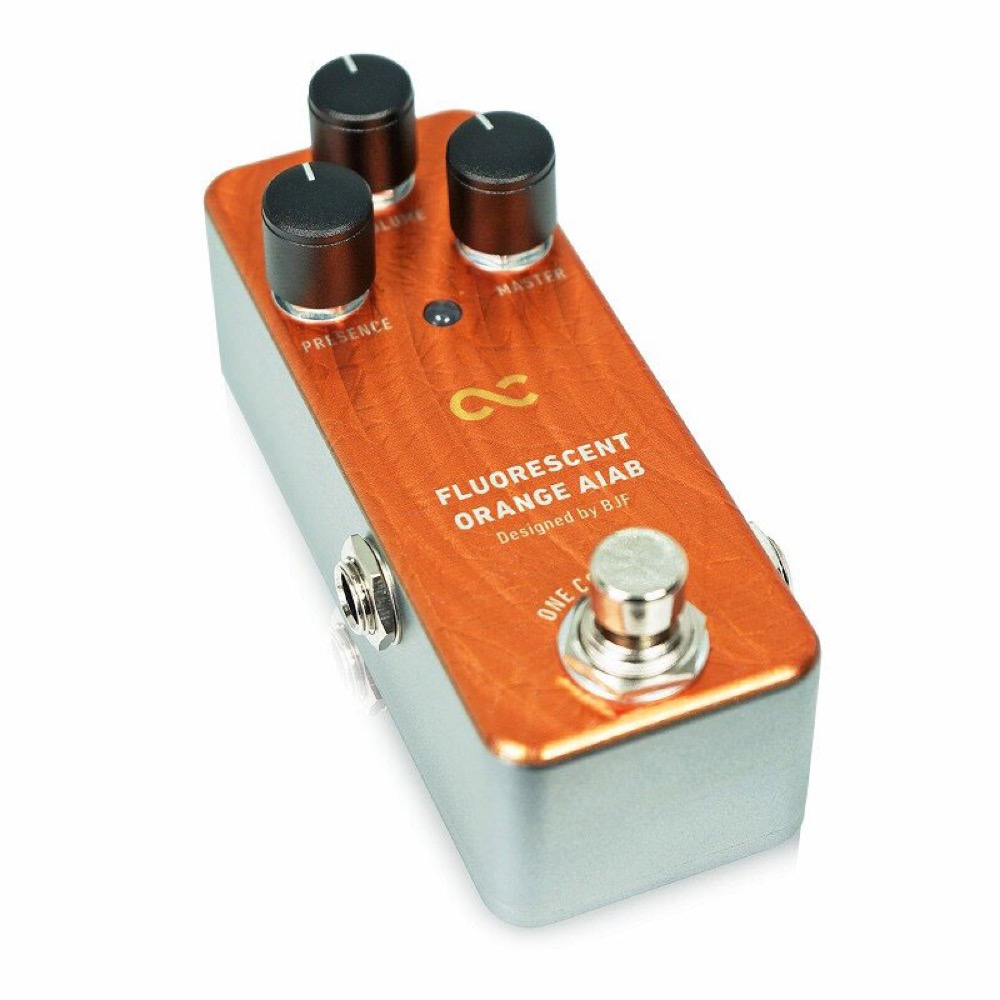 One Control FLUORESCENT ORANGE AIAB オーバードライブ ギターエフェクター ワンコントロール 全体画像 斜めアングル画像