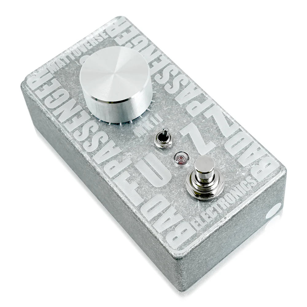 Mattoverse Electronics Bad Passenger Fuzz MkII Clear Acrylic Faceplate ファズ ギターエフェクター 斜めアングル画像