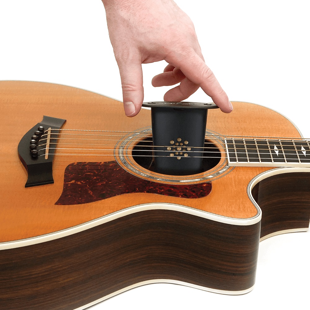 Planet Waves by D’Addario GH Acoustic Guitar Humidifier サウンドホール装着用 湿度調整剤 使用例画像