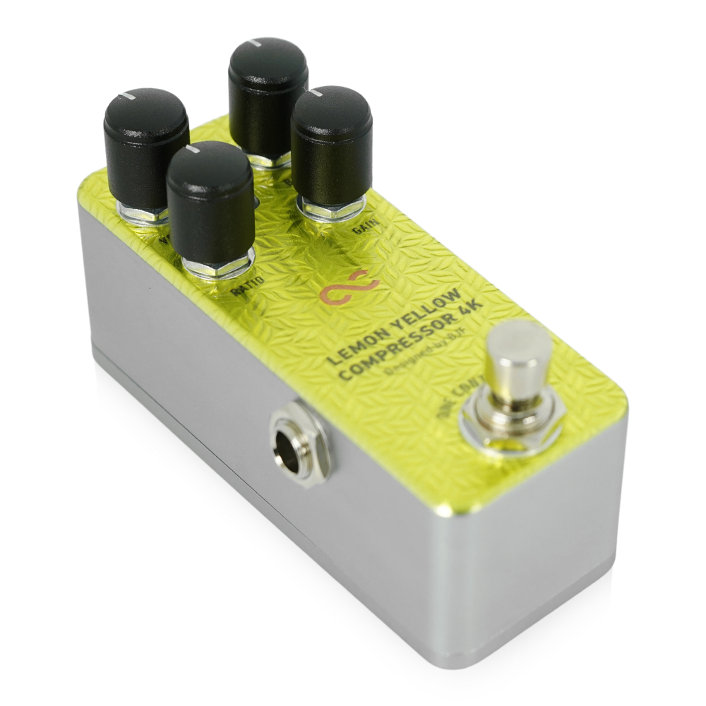One Control LEMON YELLOW COMPRESSOR 4K コンプレッサー ギターエフェクター 斜めアングル画像