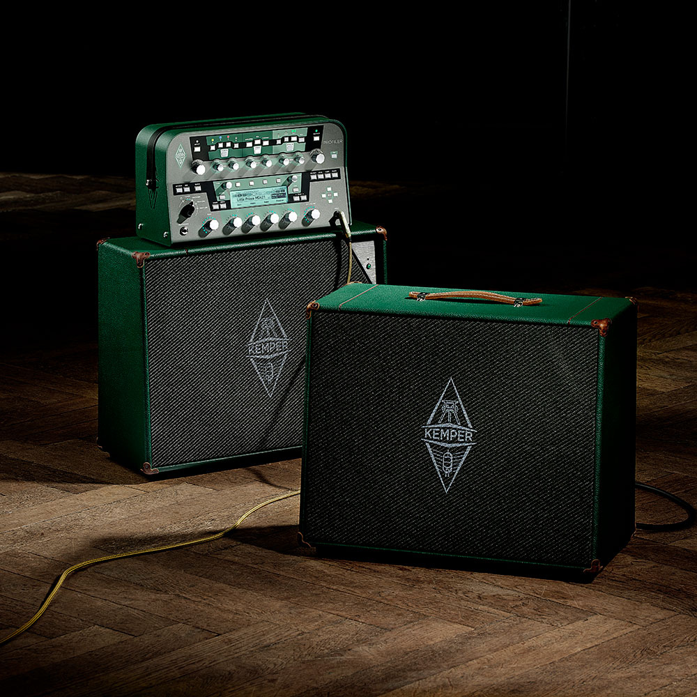 KEMPER Kabinet NEO SPEAKER 純正 スピーカーキャビネット その他アンプと並べた画像
