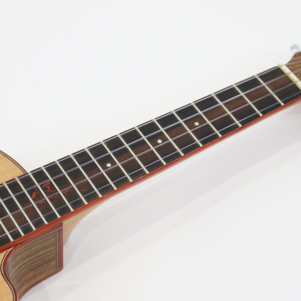 Kai Ukulele KC-700C コンサートウクレレ カッタウェイ有り ソフトケース付き 指板画像
