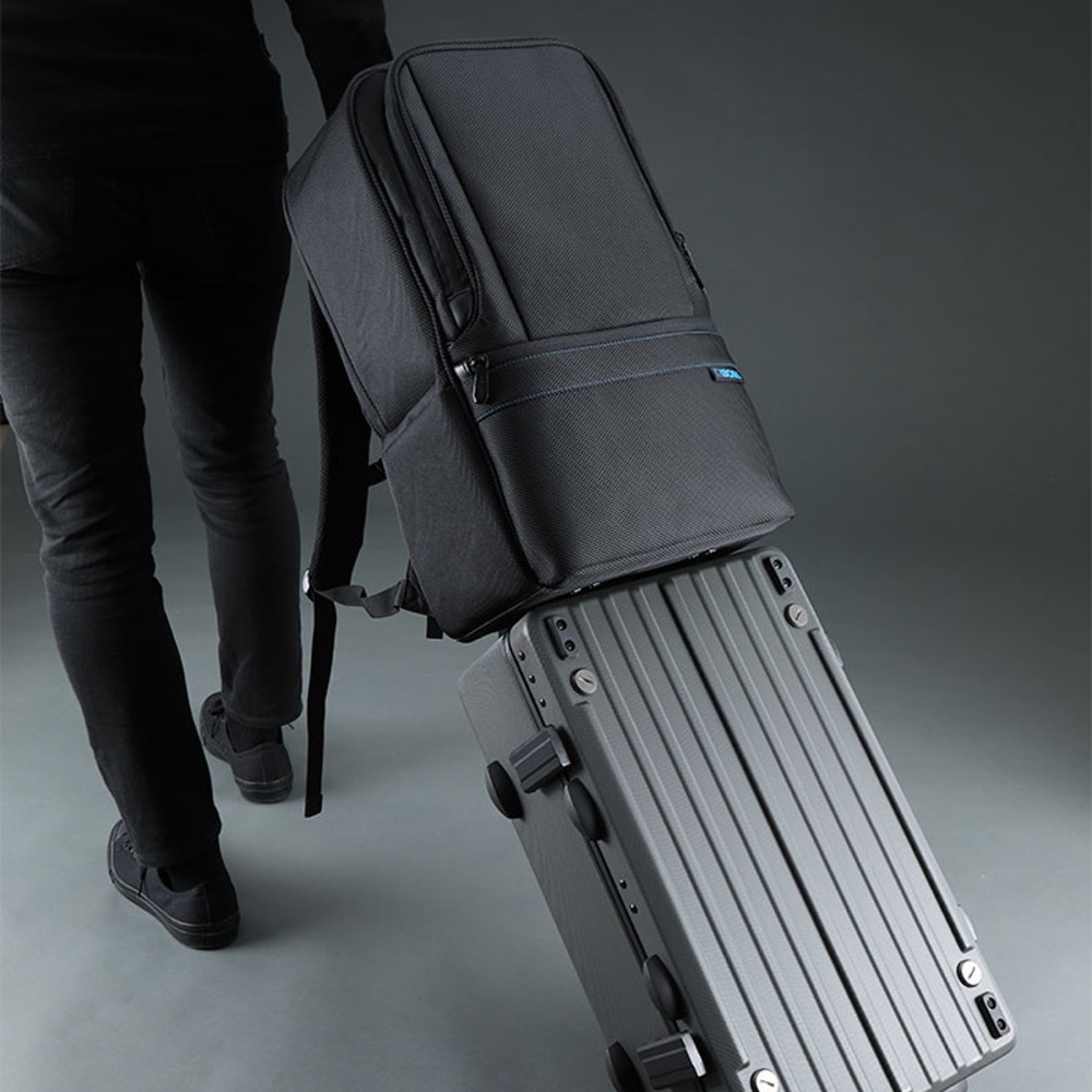BOSS CB-BU10 Utility Gig Bag 楽器用マルチバック キャリングケースと移動時のイメージ画像