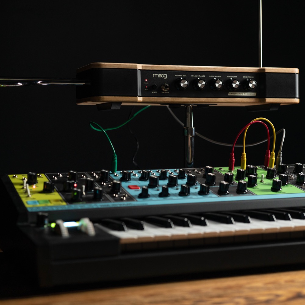 moog Etherwave Theremin モーグ テルミン モジュラー・セミモジュラーシンセサイザーとの使用イメージ画像