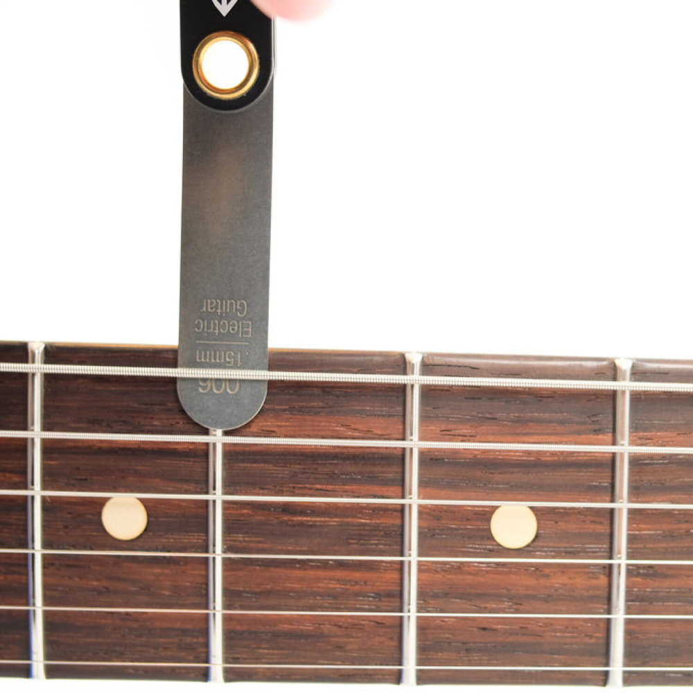 MUSIC NOMAD MN614 Truss Rod Gauge & String Action Gauge Combo Bundle 弦高測定ゲージ トラスロッドゲージセット トラスロッドゲージ使用例画像