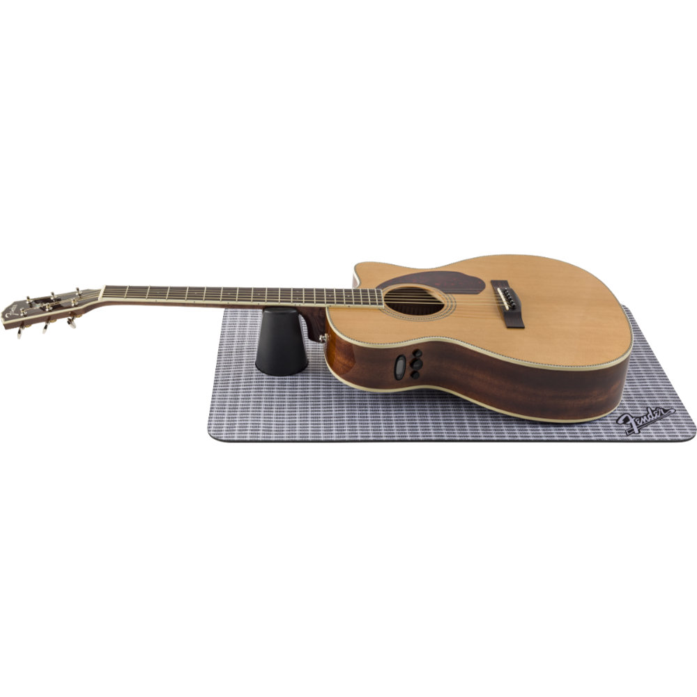 Fender フェンダー WORK MAT GRILL CLOTH メンテナンスマット アコギを乗せた状態