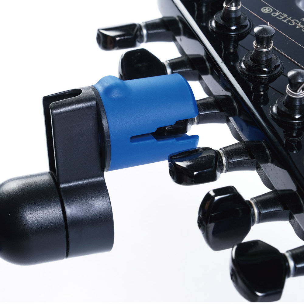 MUSIC NOMAD ミュージックノマド MN223 -GRIP ONE-All in ONE String Winder，Cutter，Puller- メンテナンスツール ワインダー使用画像