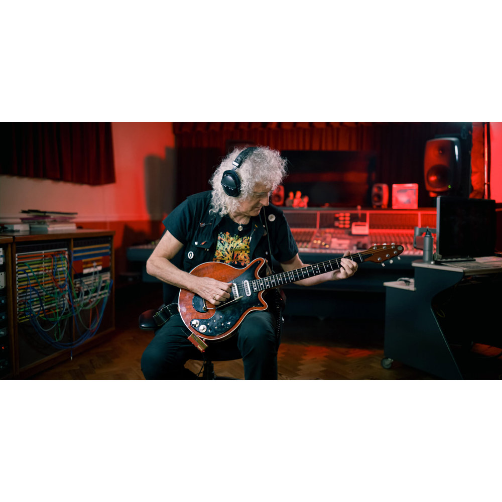 VOX AP-BM amPlug Brian May アンプラグ ブライアン・メイ バッキングリズム機能搭載 ボックス 演奏中のブライアン・メイ
