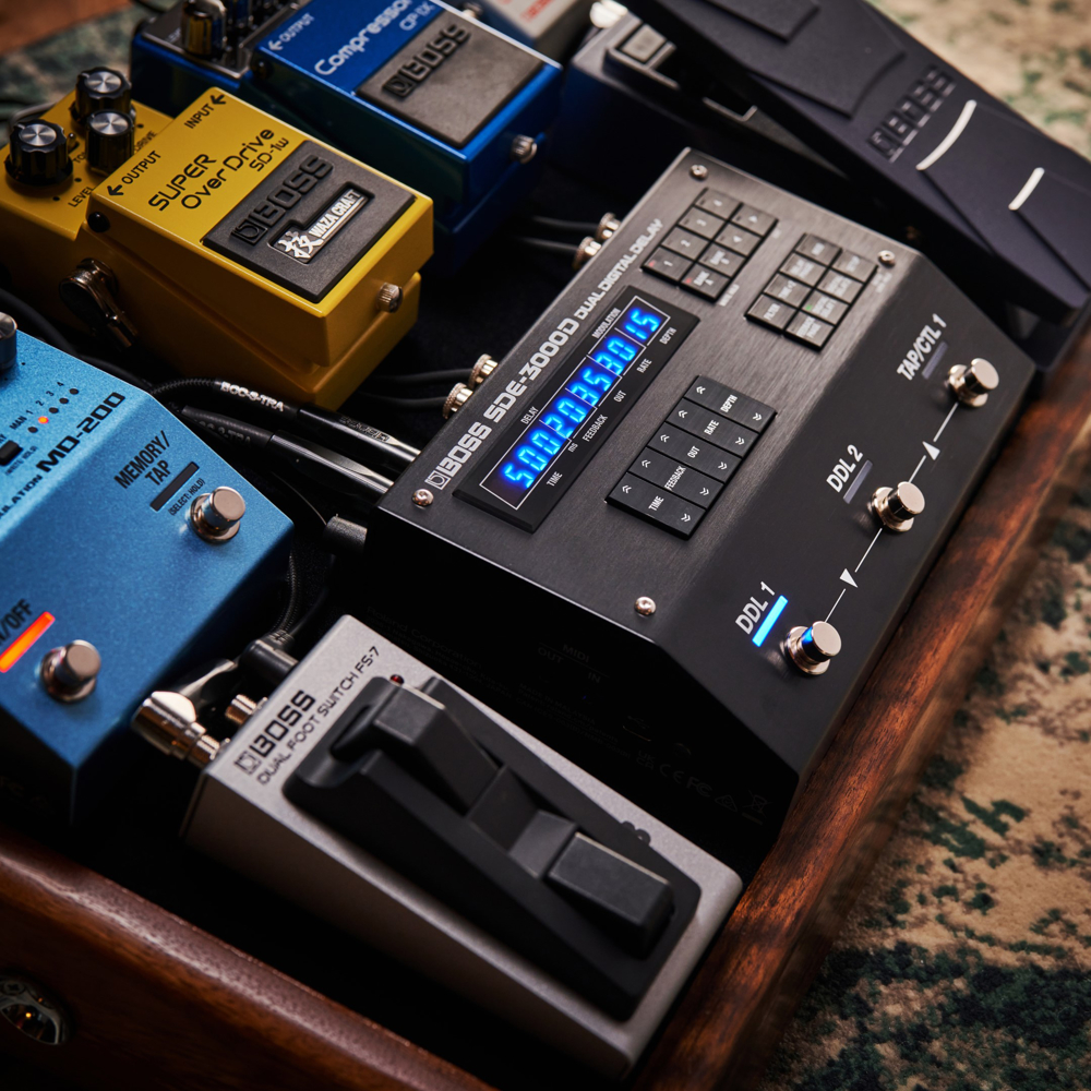 BOSS ボス SDE-3000D DUAL DIGITAL DELAY フロアペダル 端子挿入時 画像