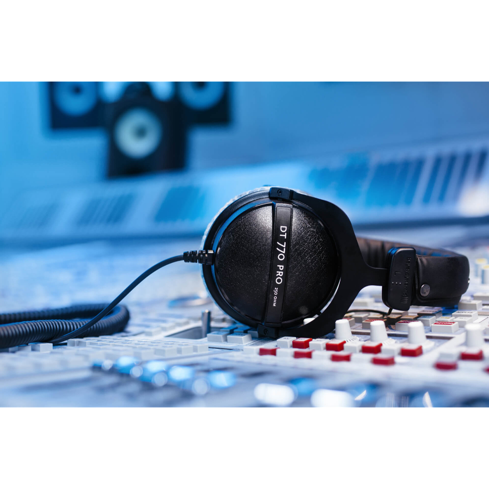 beyerdynamic ベイヤーダイナミック DT 770 PRO 80Ω 密閉型スタジオヘッドホン イメージ画像