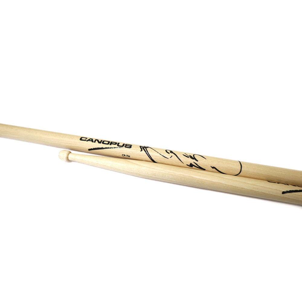 CANOPUS カノウプス CP-TH 刄田綴色モデル シグネチャースティック “Kodachi” ドラムスティック サインのアップ