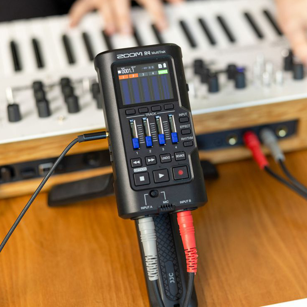 ZOOM ズーム R4 MultiTrak 32bit フロート・オーディオ対応 ポータブル 4トラックレコーダー MTR イメージ画像