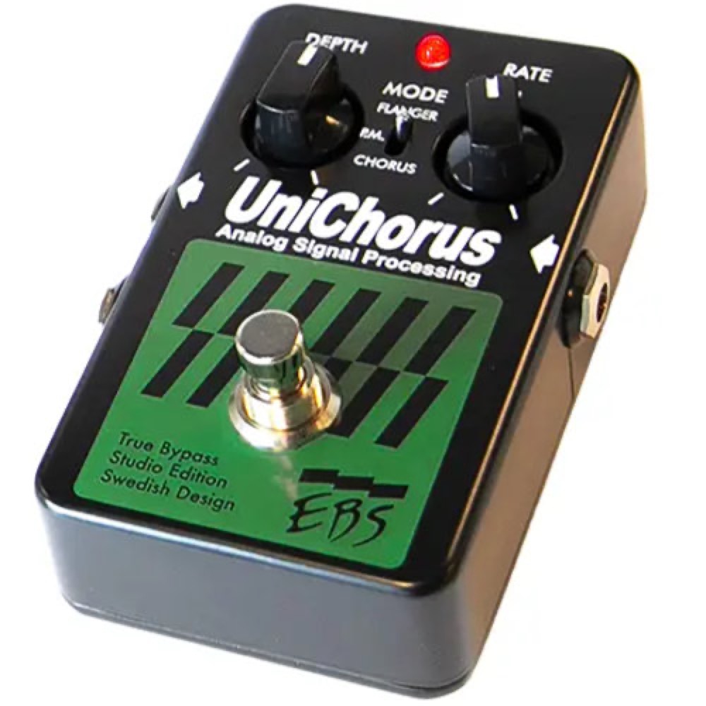 EBS UniCHORUS-Studio Edition.Ver2 コーラス ベース用エフェクター フットスイッチ側からのアングル