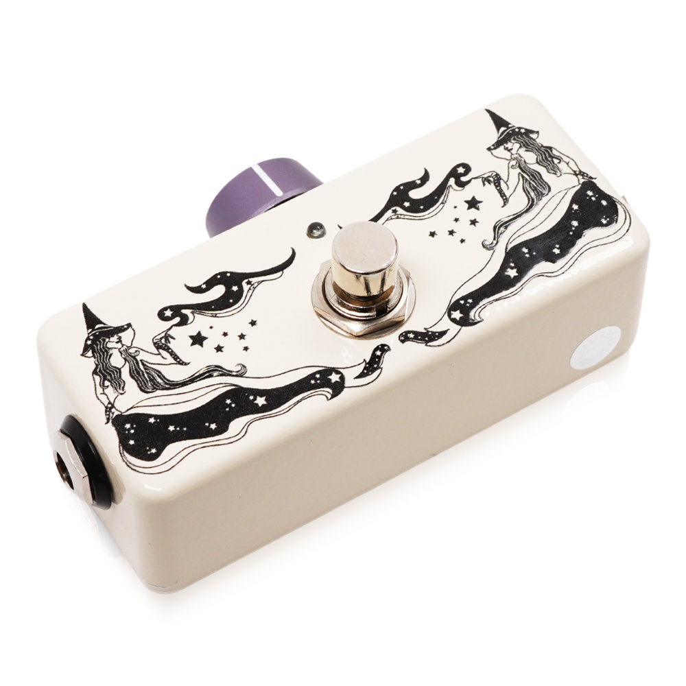 Red Witch Pedals XENIA オーバードライブ ギターエフェクター フットスイッチ側サイドからのアングル