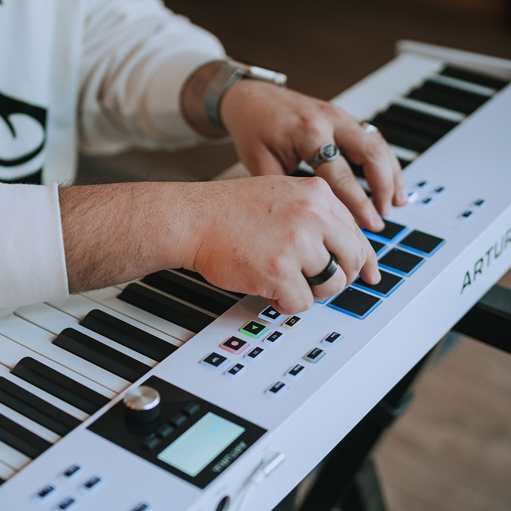 MIDIキーボード 88鍵盤 アートリア ARTURIA KeyLab Essential 88 mk3 WH キーラボ エッセンシャル 使用イメージ