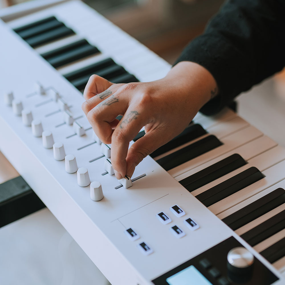 MIDIキーボード 88鍵盤 アートリア ARTURIA KeyLab Essential 88 mk3 WH キーラボ エッセンシャル 使用イメージ