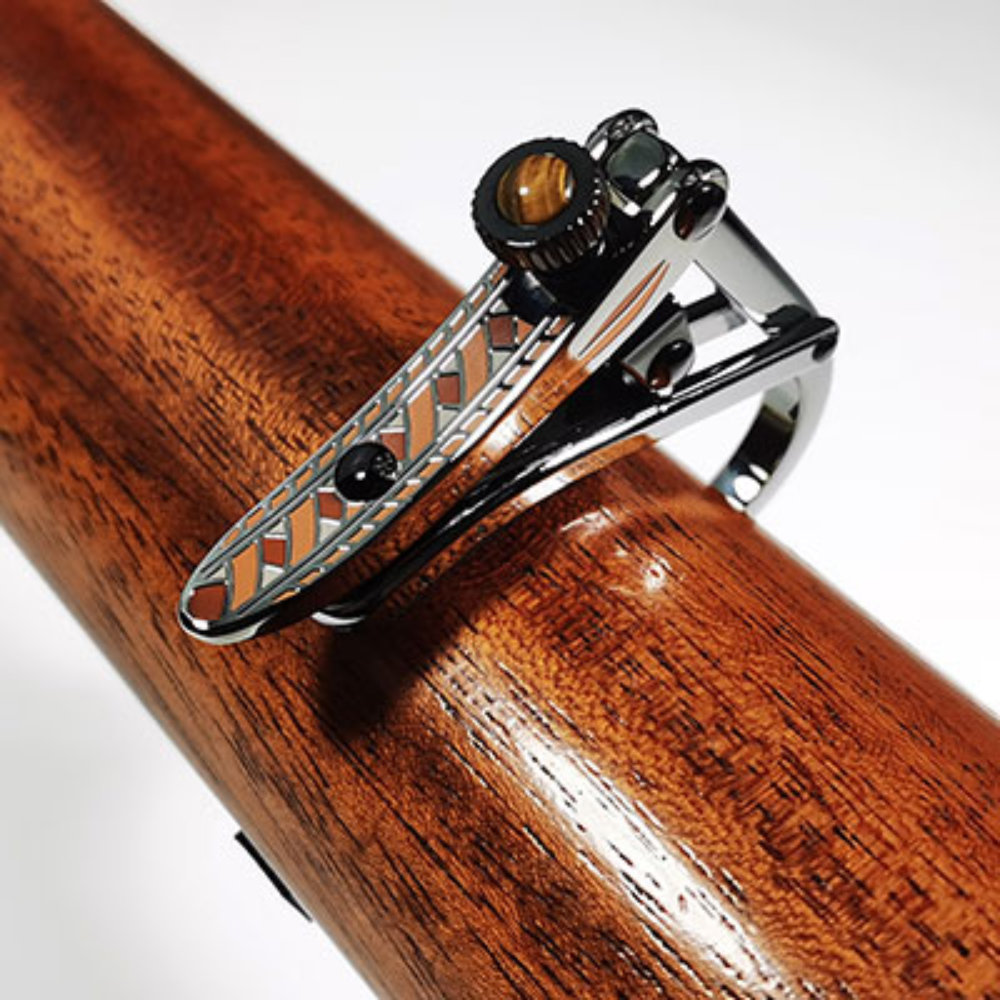 シャブカポ カポタスト フォーク用 SHUBB シャブ C1z カポ ギター 50周年記念特別デザイン ロゼッタ Rossete 取り付けイメージ