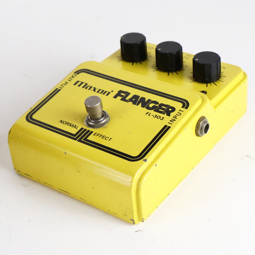 【中古】 フランジャー MAXON マクソン FL-303 FLANGER 後期型 ギターエフェクター 本体画像 斜め 