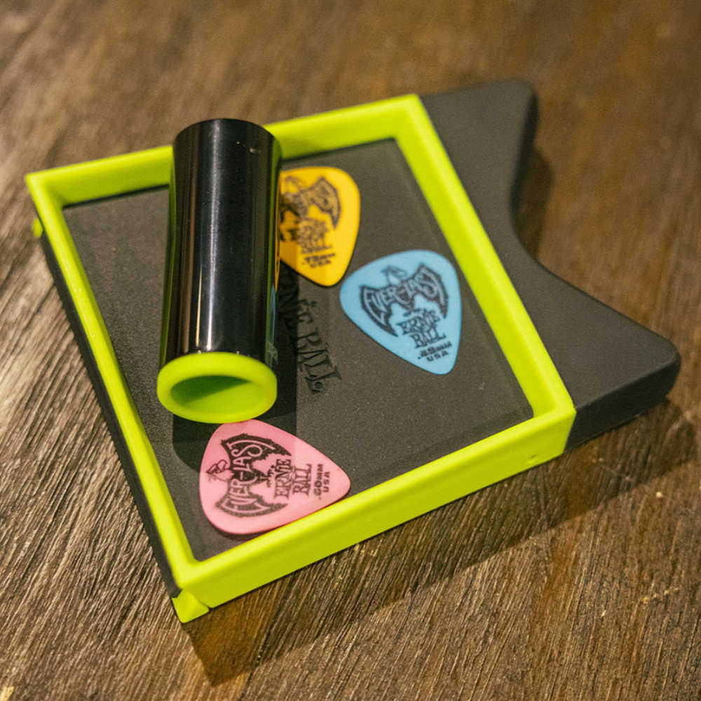 ERNIE BALL 9617 GUITAR NECK REST ギターネックレスト クレードルスタンド 使用例画像2
