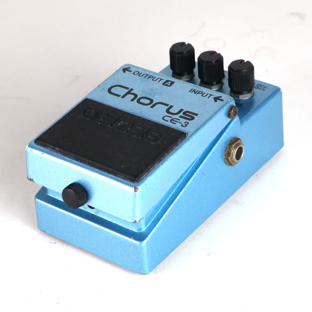 【中古】 コーラス エフェクター BOSS CE-3 Chorus Made in JAPAN ギターエフェクター 斜めアングル画像