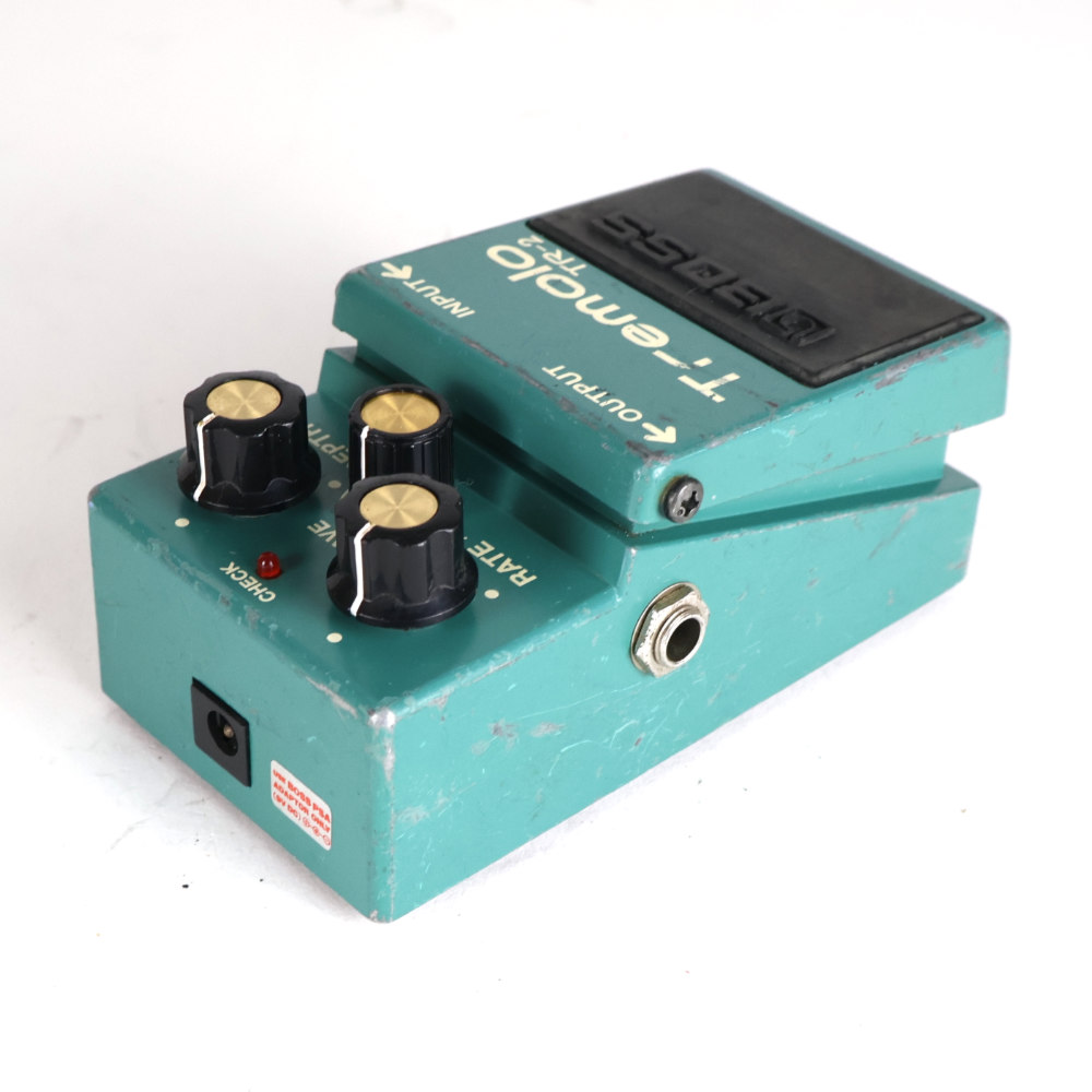 【中古】 トレモロ エフェクター BOSS TR-2 Tremolo ギターエフェクター リア斜めアングル画像