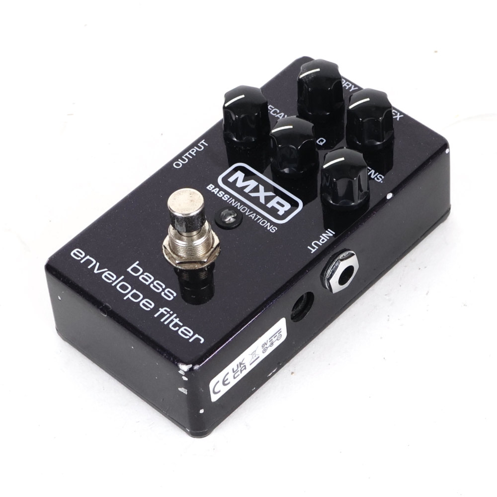 【中古】 ベース用エフェクター MXR M-82 bass envelope filter 斜めアングル画像