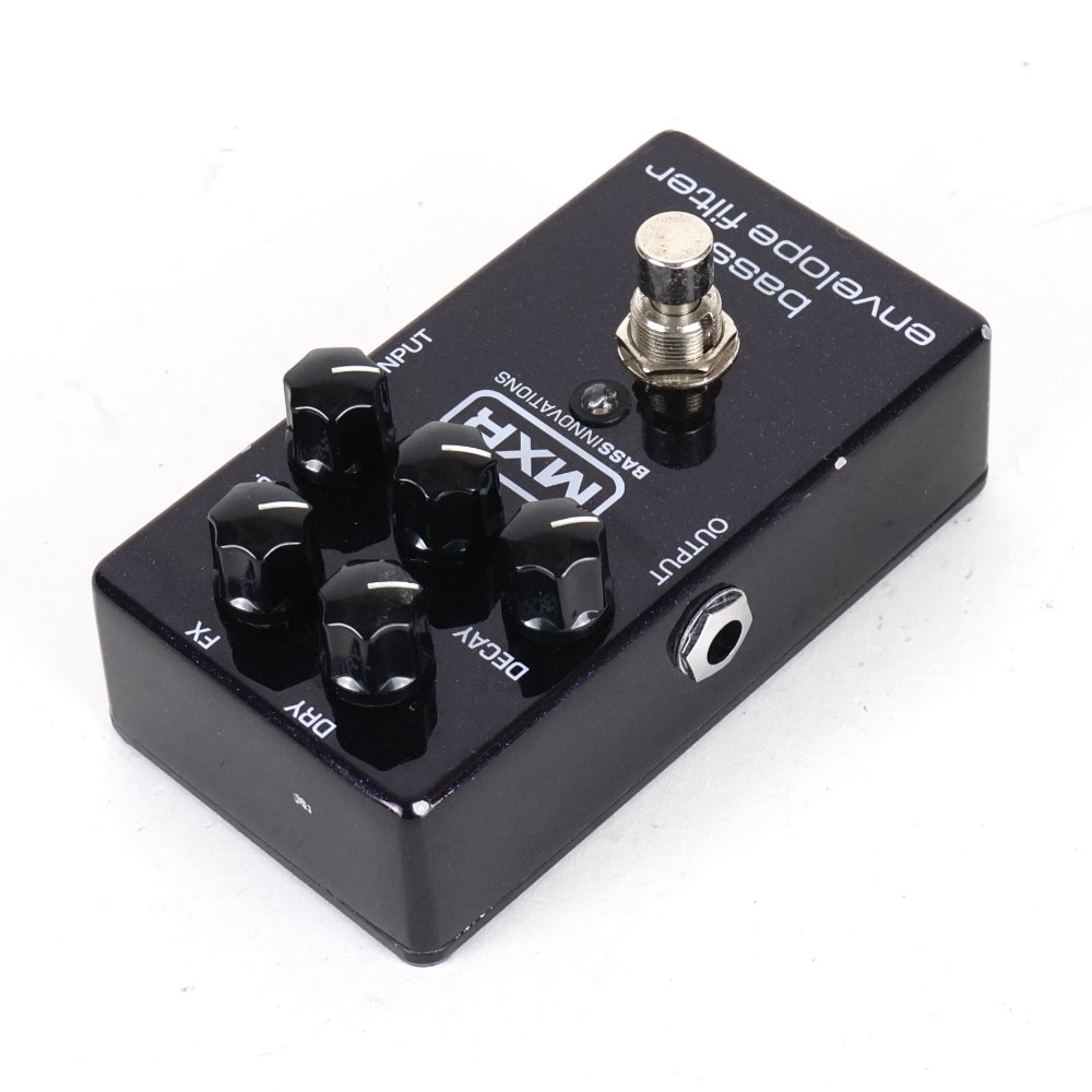 【中古】 ベース用エフェクター MXR M-82 bass envelope filter リア斜めアングル画像