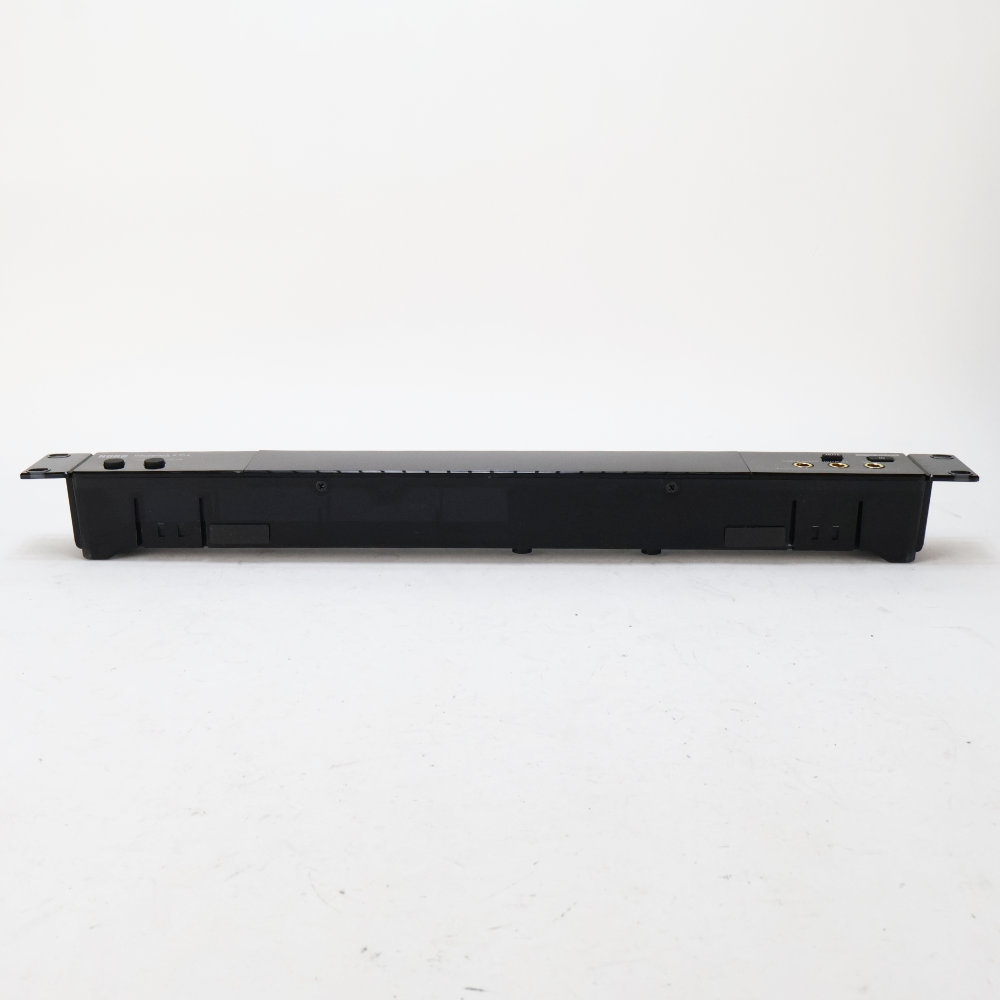 【中古】 KORG PITCHBLACK X Pro PB-X-PRO ピッチブラック ラックチューナー ラックマウントにも足元の平置きにも対応した視認性抜群のプロモデルチューナー 底面