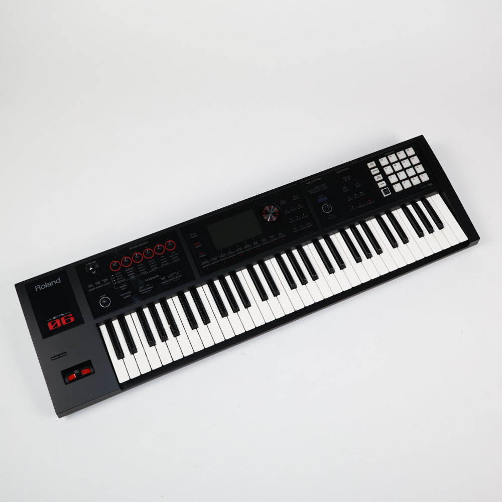 【中古】 ROLAND FA-06 Music Workstation シンセサイザー 正面