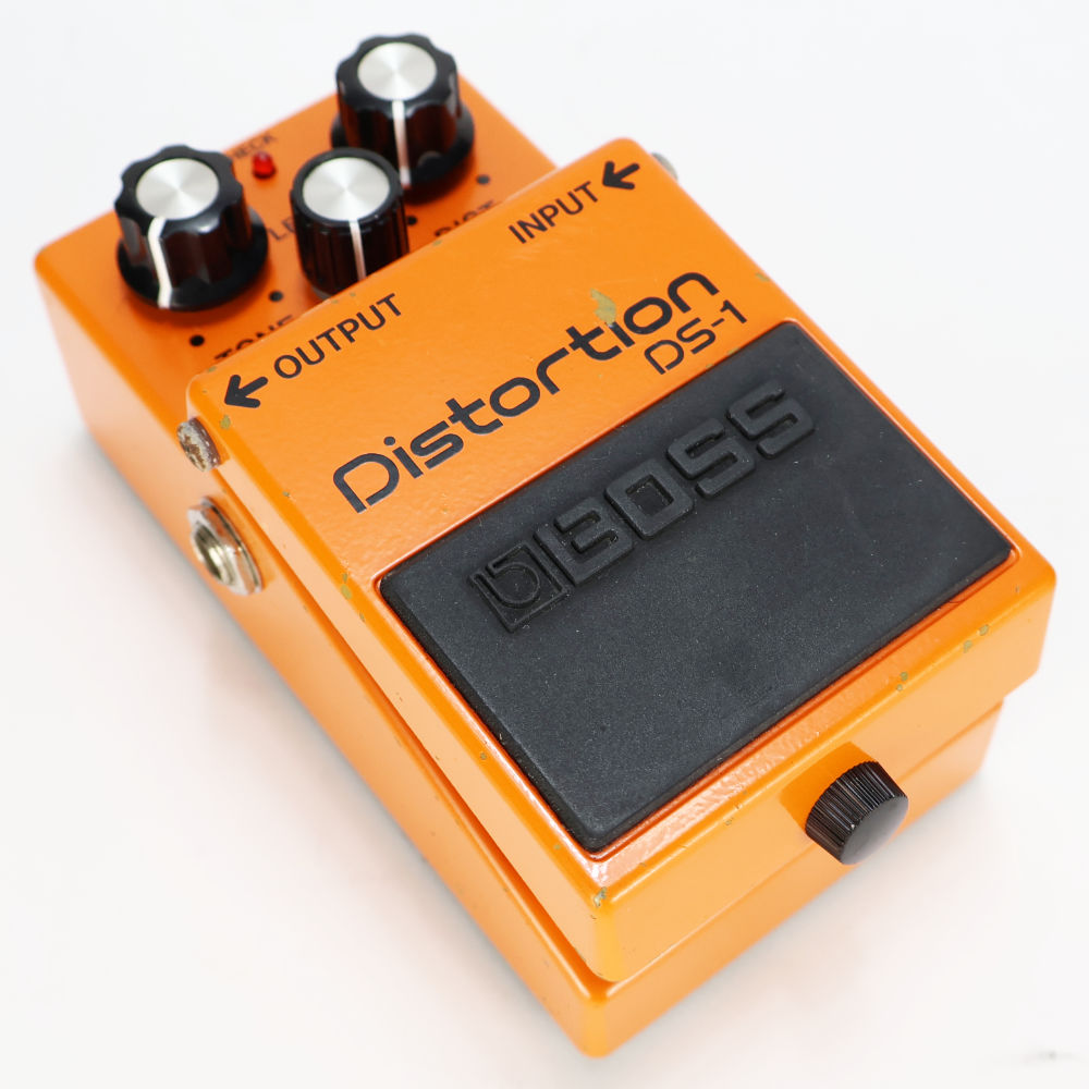 【中古】ディストーション エフェクター BOSS DS-1 Distortion ギターエフェクター 本体画像 斜め 