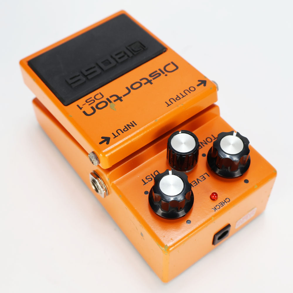 【中古】ディストーション エフェクター BOSS DS-1 Distortion ギターエフェクター 本体画像 斜め 2