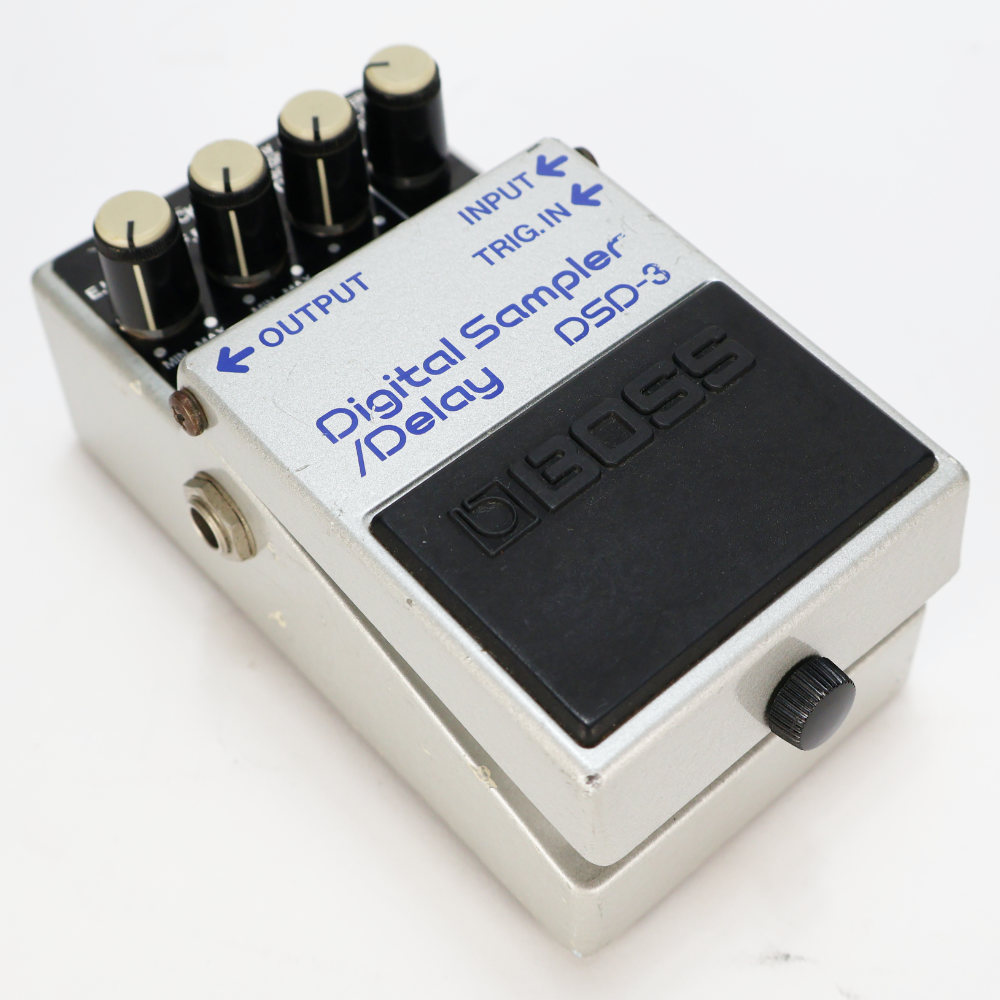 【中古】 BOSS ボス DSD-3 Digital Sampler / Delay MADE IN JAPAN デジタルサンプラー ディレイ ギターエフェクター 本体画像 斜め 2