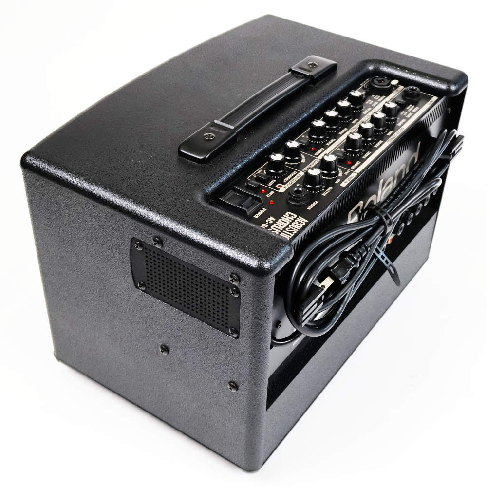 【中古】 アコギアンプ ローランド ROLAND AC-60 アコースティックギター用アンプ アコギアンプ 本体画像 斜め 