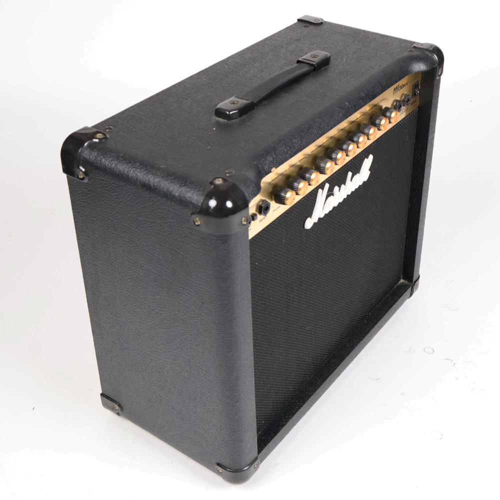 【中古】 コンボアンプ マーシャル MARSHALL MG30DFX ギターアンプ 本体画像 斜め 