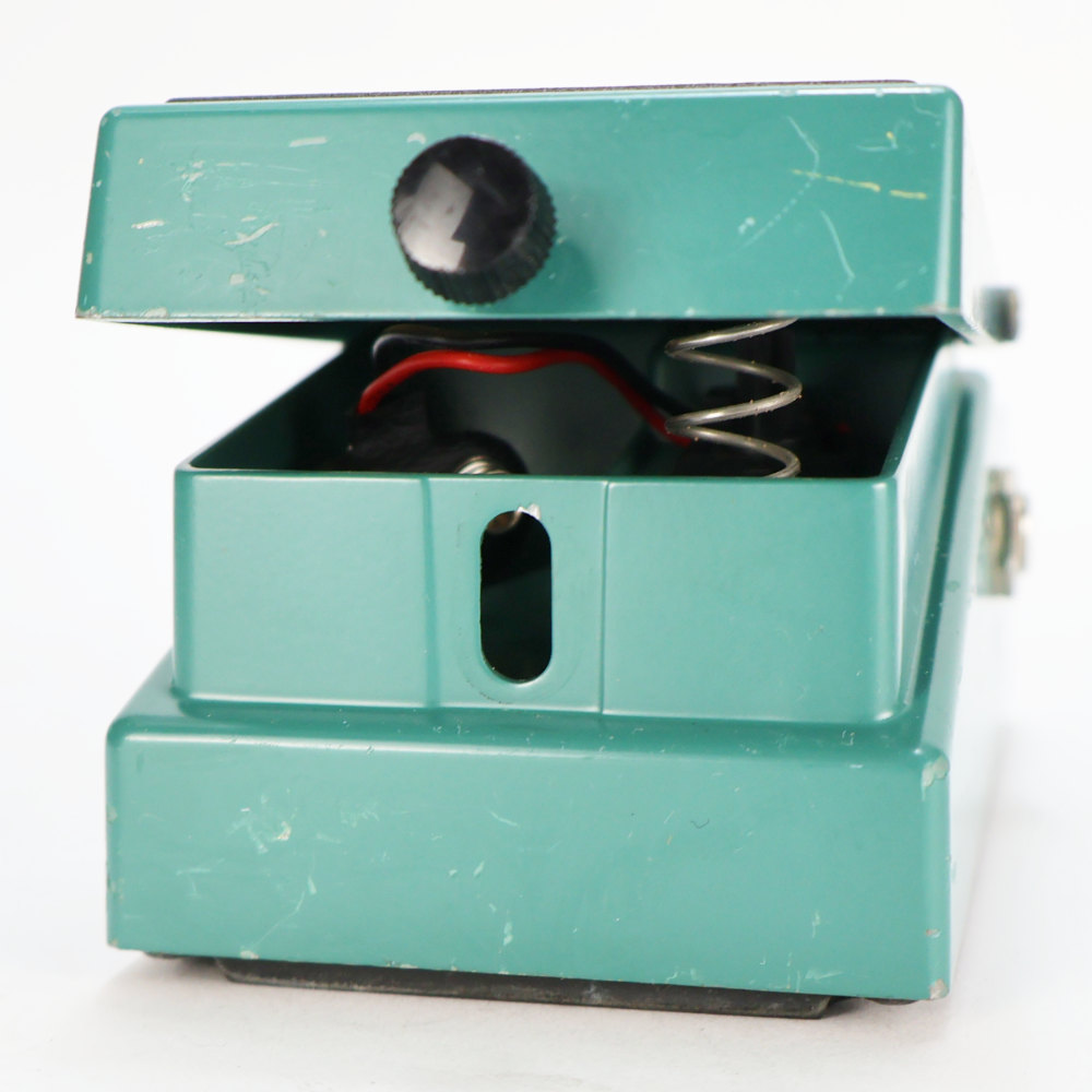 【中古】 トレモロ エフェクター BOSS TR-2 Tremolo ギターエフェクター 電池ボックスゴムパーツ