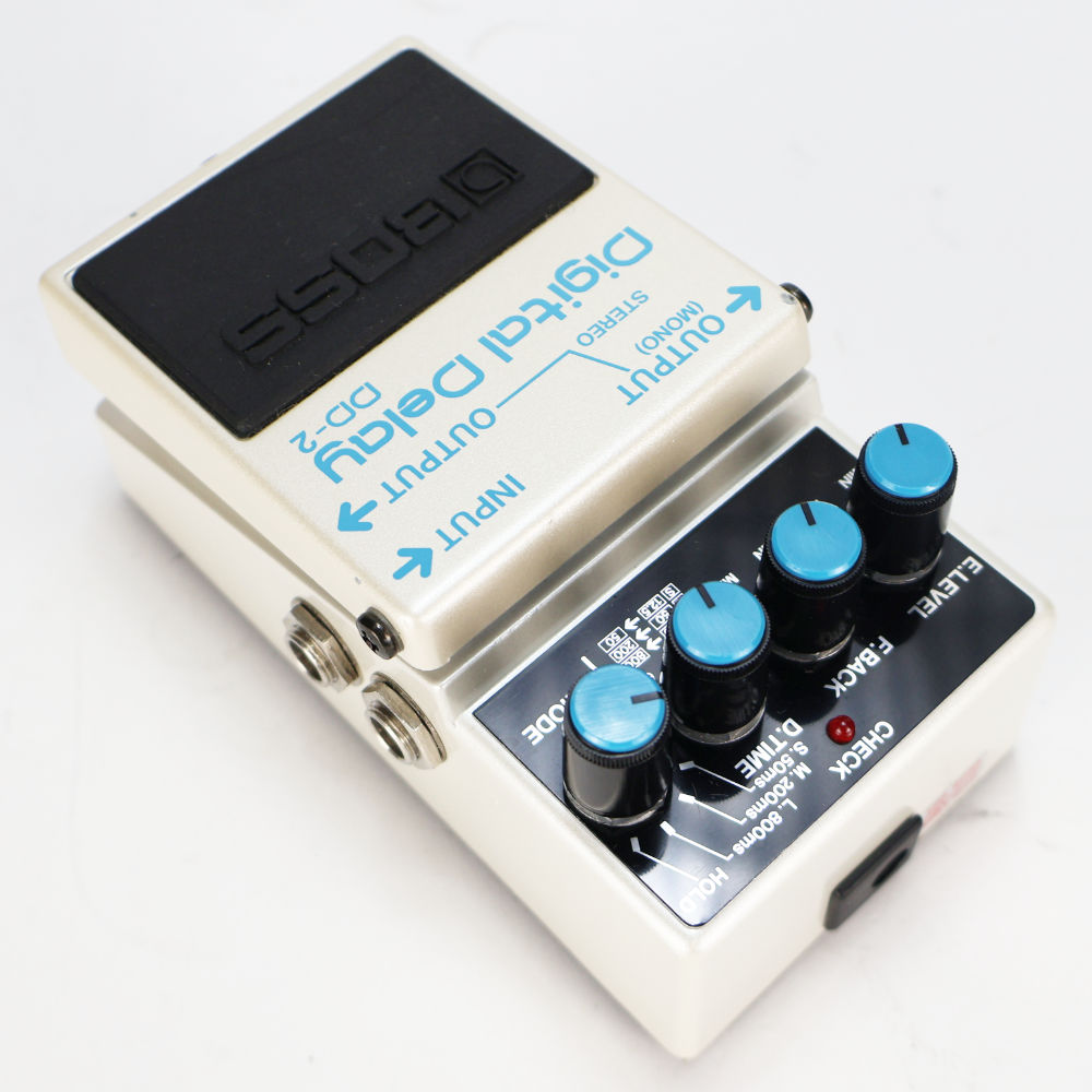 【中古】 デジタルディレイ エフェクター BOSS DD-2 Digital Delay Made in JAPAN ギターエフェクター 本体画像 斜め 