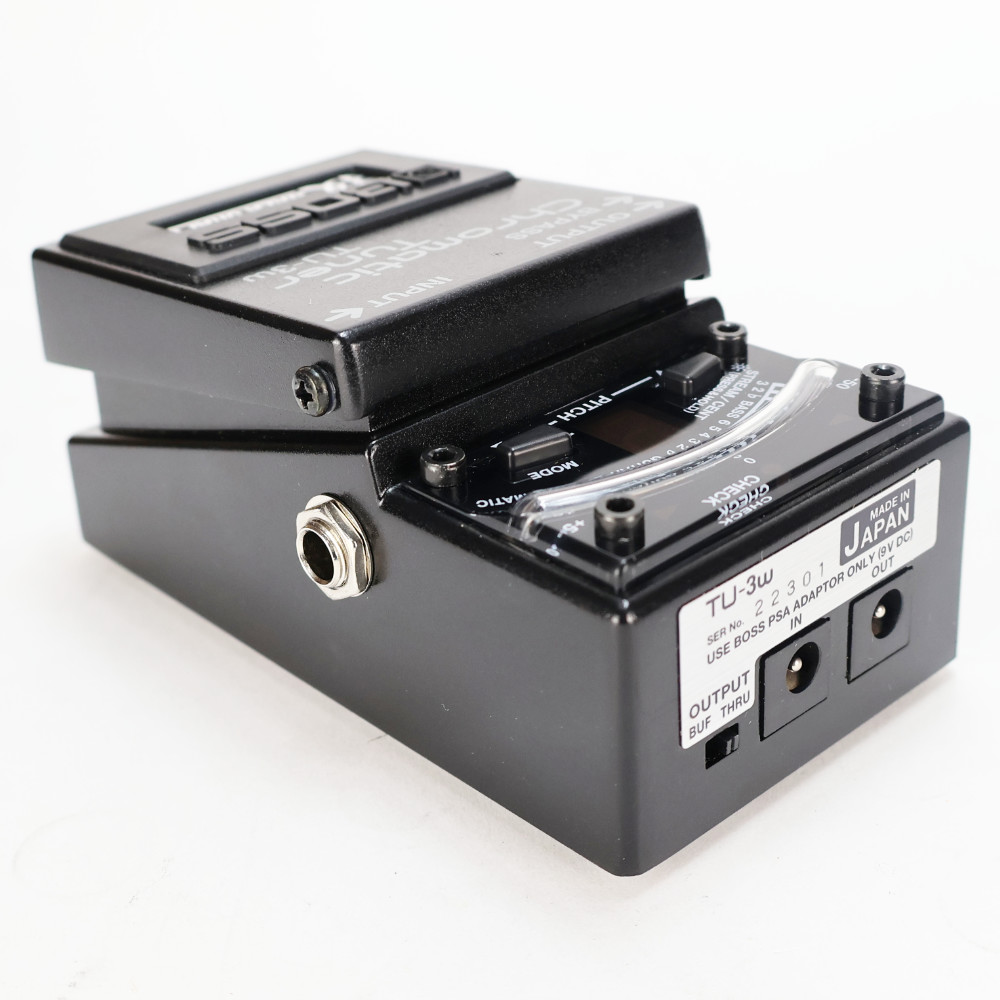 【中古】 BOSS TU-3W Chromatic Tuner WAZA CRAFTシリーズ ギターチューナー 本体画像 斜め 