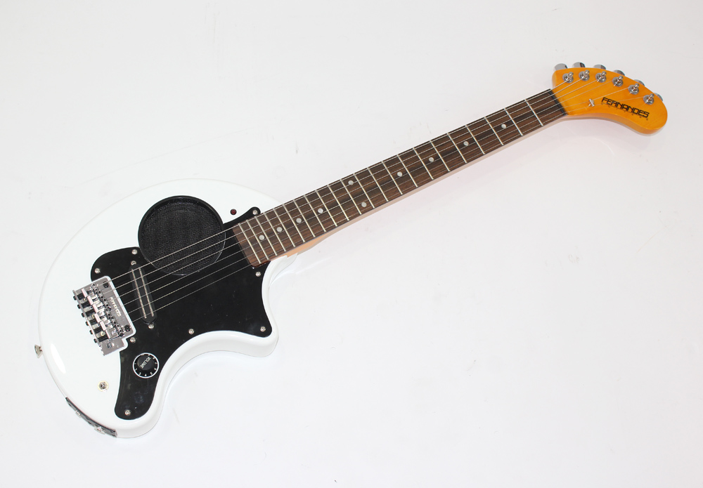 FERNANDES フェルナンデス ZO-3ST SW ミニギター 全体の斜めからのアングル画像